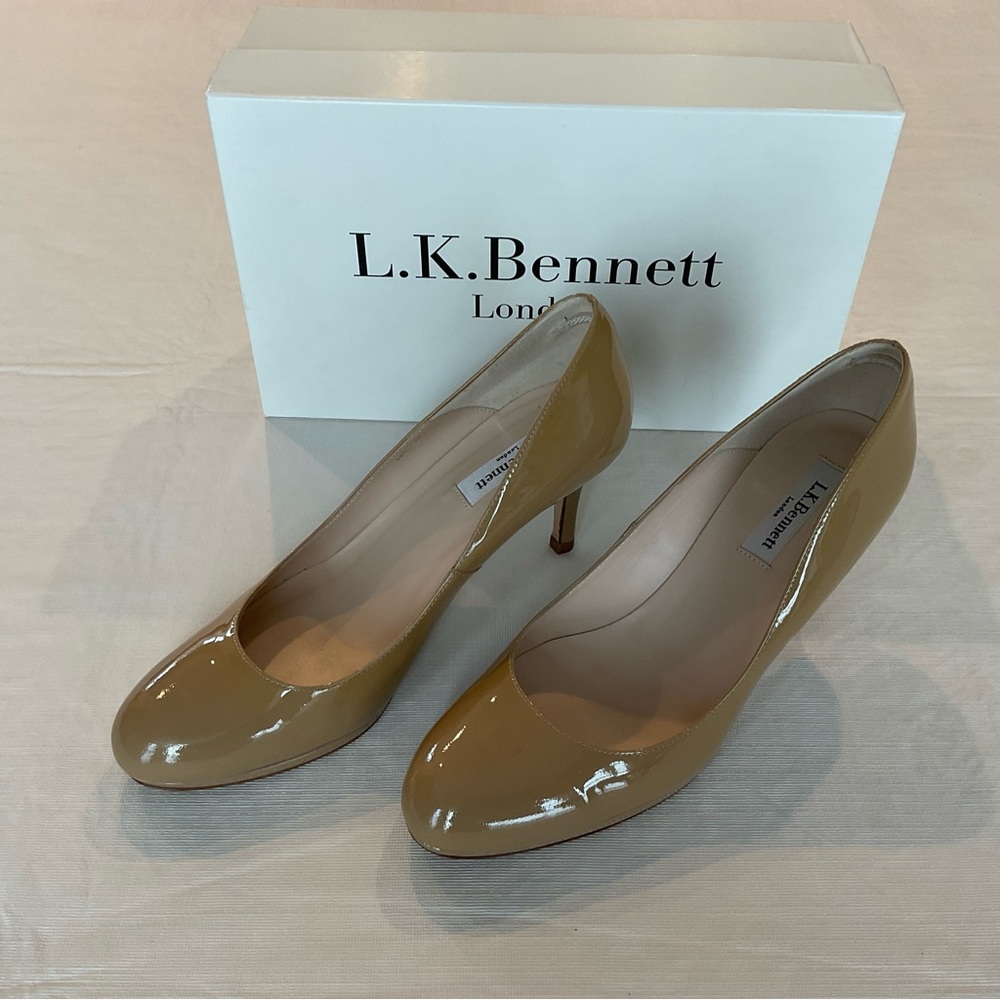 L.K. Bennett Sybila Taupe Patent Leather Shoe US9 (Euro 39.5)